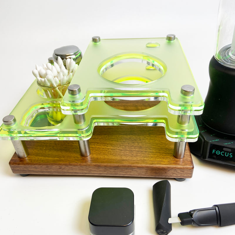 Focus V Carta 2 and Saber Dab Tool Deluxe Rig Station