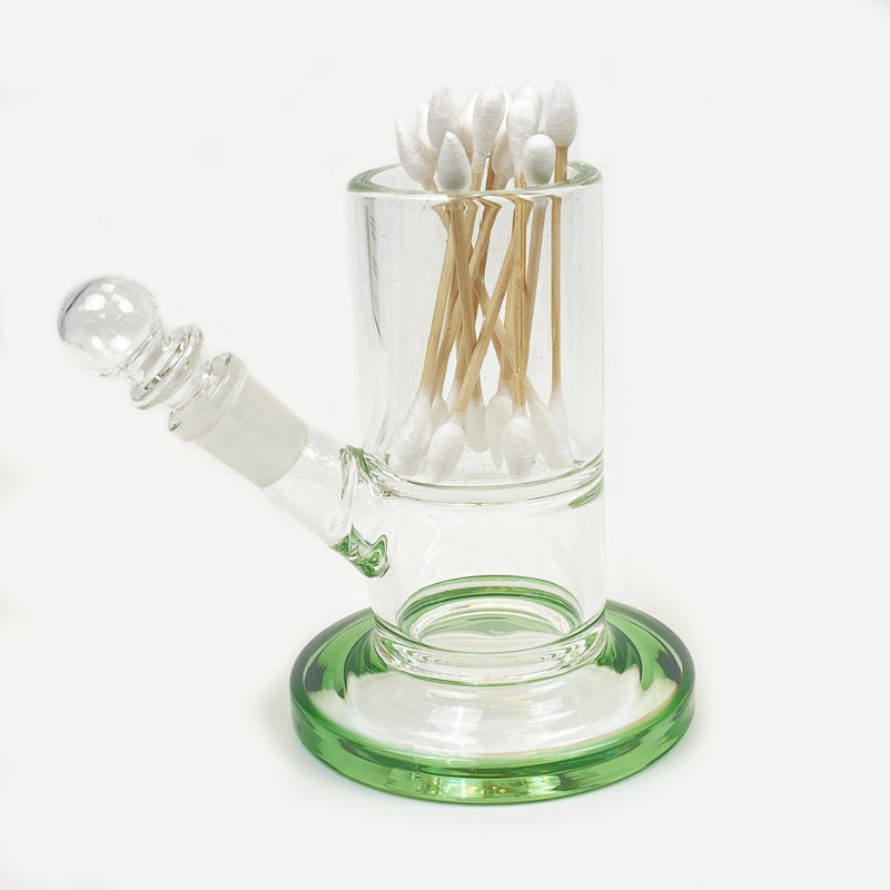 Innova Basic dab session clean up station is heavy duty and dual duty. It holds over 40 swabs above the large ISO reservoir. The angled spout makes it easy to reach your supply of ISO with a swab. Shown with the green accent base and Crud Bud swabs.