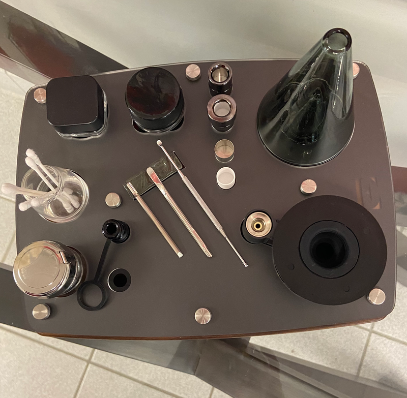 close up of source versa 2.0 rig station top surface
